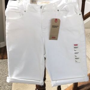 Levi Bermuda shorts size 8